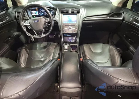 2020 Ford Fusion Titanium z USA, uszkodzony, nr VIN 3FA6P0D92LR130497